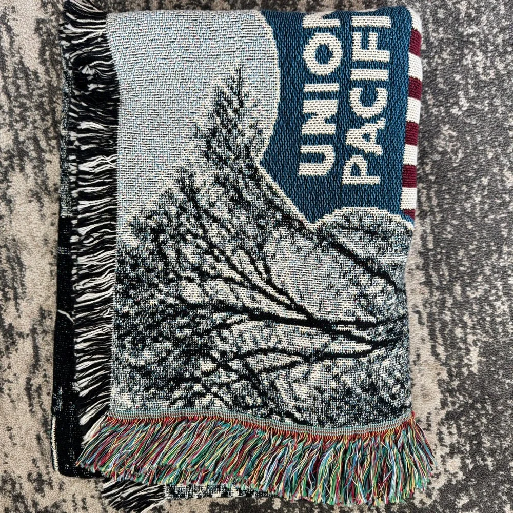 Union Pacific Big Boy 4014 Steam Locomotive Woven Tapestry Throw Blanket Fringe - Picture 5 of 8